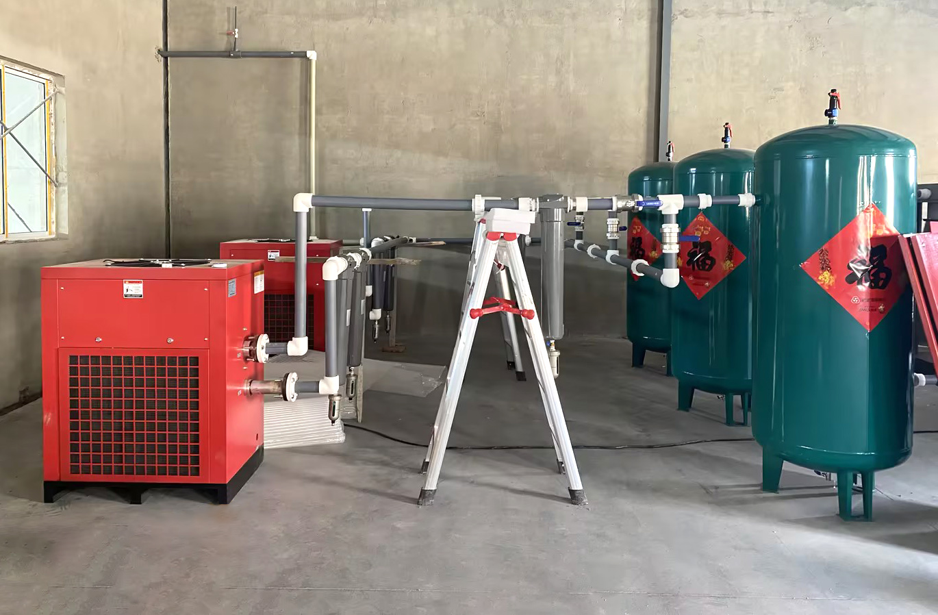 Geval van apparatuur upgraden in de dierenartsindustrie: hoe helpt een luchtcompressor met dubbele schroef (90 kW) ondernemingen een efficiënte en energiebesparende productie?